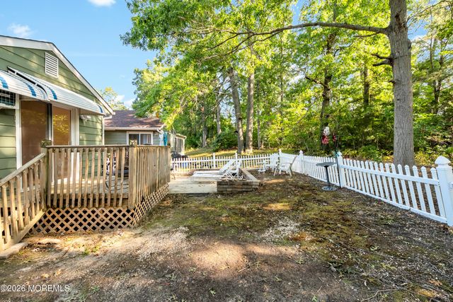 7 Bellflower Court, Toms River, NJ 08755