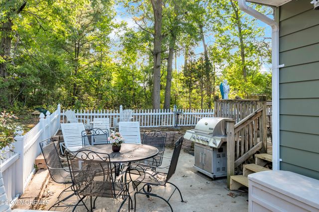 7 Bellflower Court, Toms River, NJ 08755