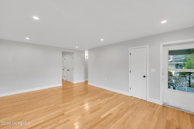 7 Bellflower Court, Toms River, NJ 08755