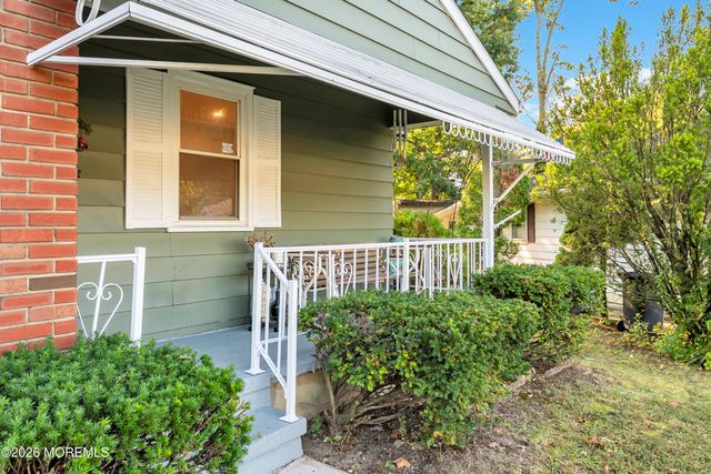 7 Bellflower Court, Toms River, NJ 08755