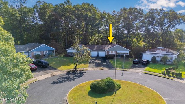 7 Bellflower Court, Toms River, NJ 08755