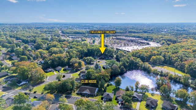 7 Bellflower Court, Toms River, NJ 08755