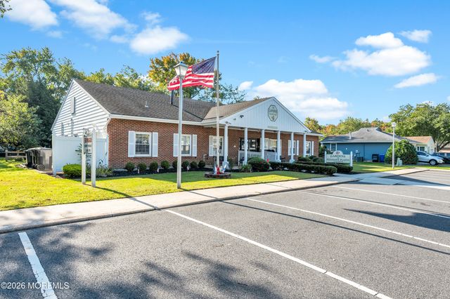 7 Bellflower Court, Toms River, NJ 08755