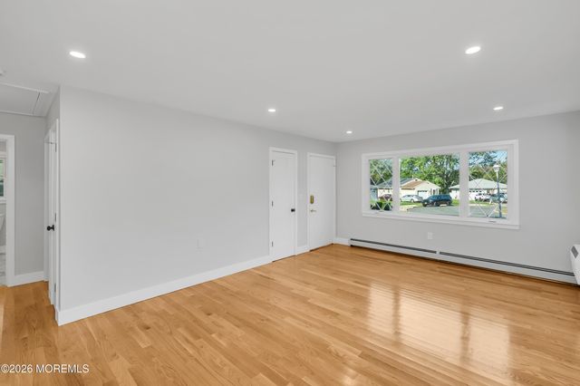 7 Bellflower Court, Toms River, NJ 08755