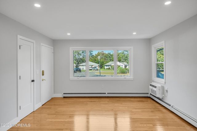7 Bellflower Court, Toms River, NJ 08755