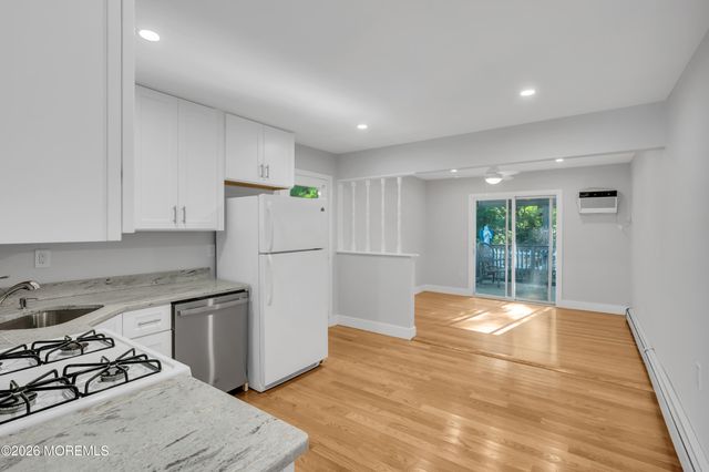 7 Bellflower Court, Toms River, NJ 08755