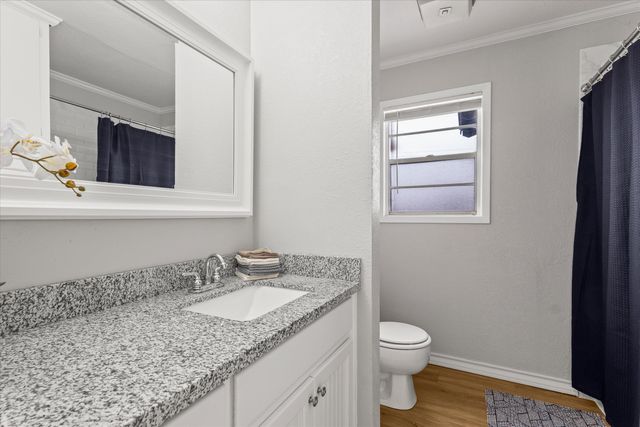 127 Flint Avenue, Levelland, TX 79336