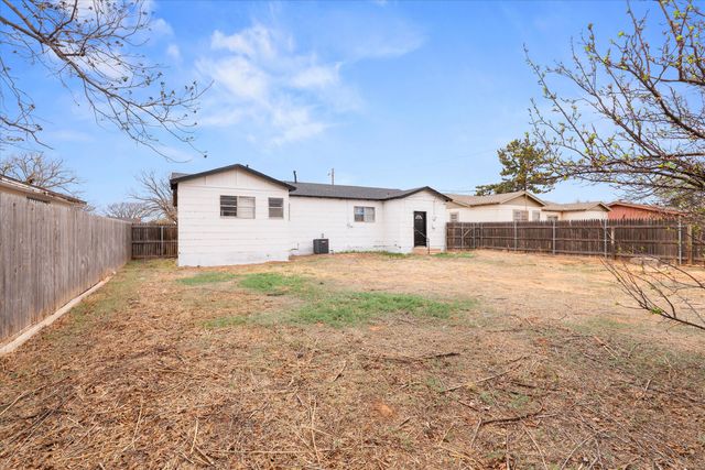 127 Flint Avenue, Levelland, TX 79336