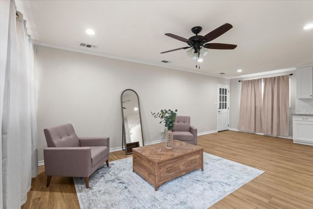 127 Flint Avenue, Levelland, TX 79336