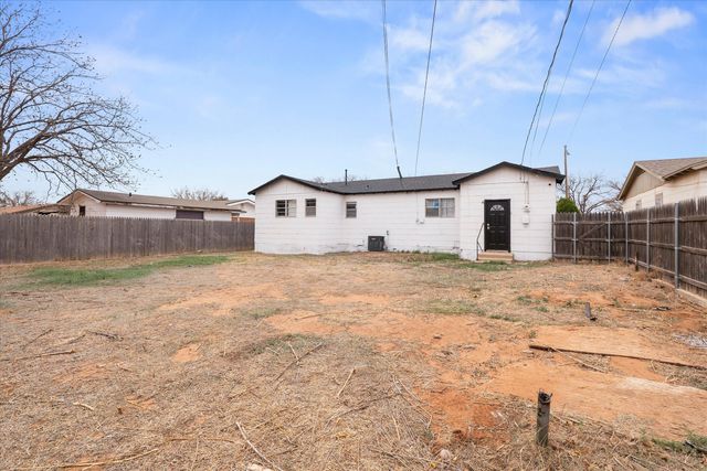 127 Flint Avenue, Levelland, TX 79336