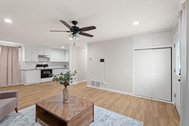 127 Flint Avenue, Levelland, TX 79336