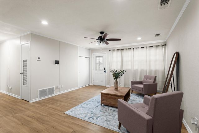 127 Flint Avenue, Levelland, TX 79336