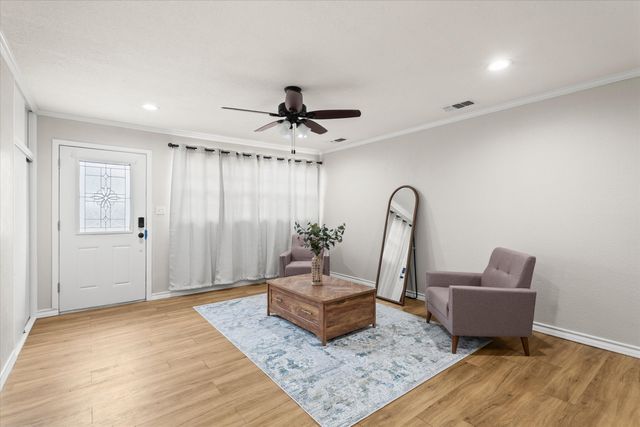 127 Flint Avenue, Levelland, TX 79336