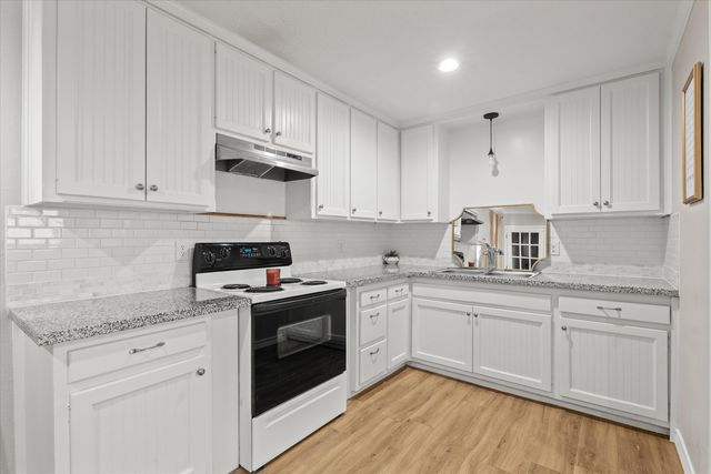 127 Flint Avenue, Levelland, TX 79336