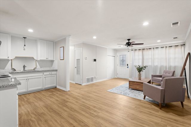 127 Flint Avenue, Levelland, TX 79336