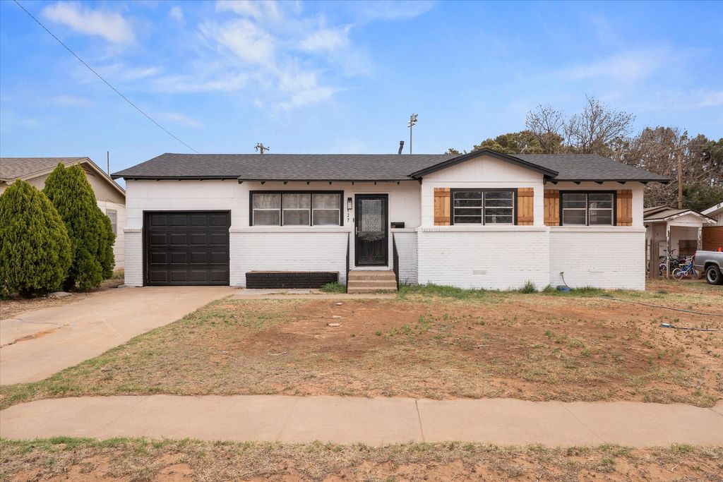 127 Flint Avenue, Levelland, TX 79336