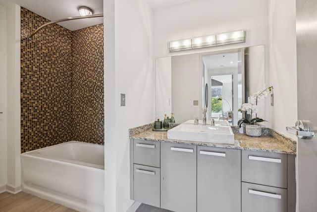 600 12th Ave S Apt 627, Nashville, TN 37203