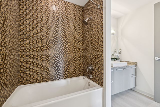 600 12th Ave S Apt 627, Nashville, TN 37203