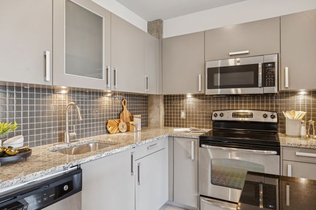 600 12th Ave S Apt 627, Nashville, TN 37203