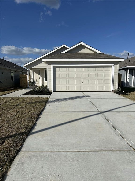 1225 Charlotte Way, Wharton, TX 77488