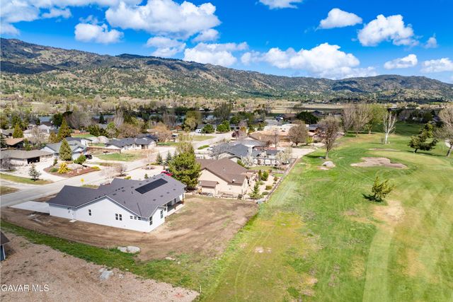 29840 Pinedale Drive, Tehachapi, CA 93561