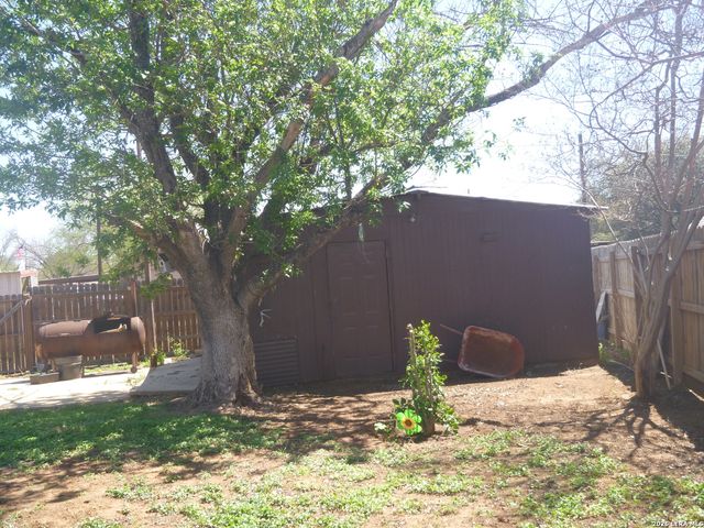 2820 County Road 1129, Pearsall, TX 78061