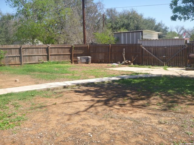 2820 County Road 1129, Pearsall, TX 78061
