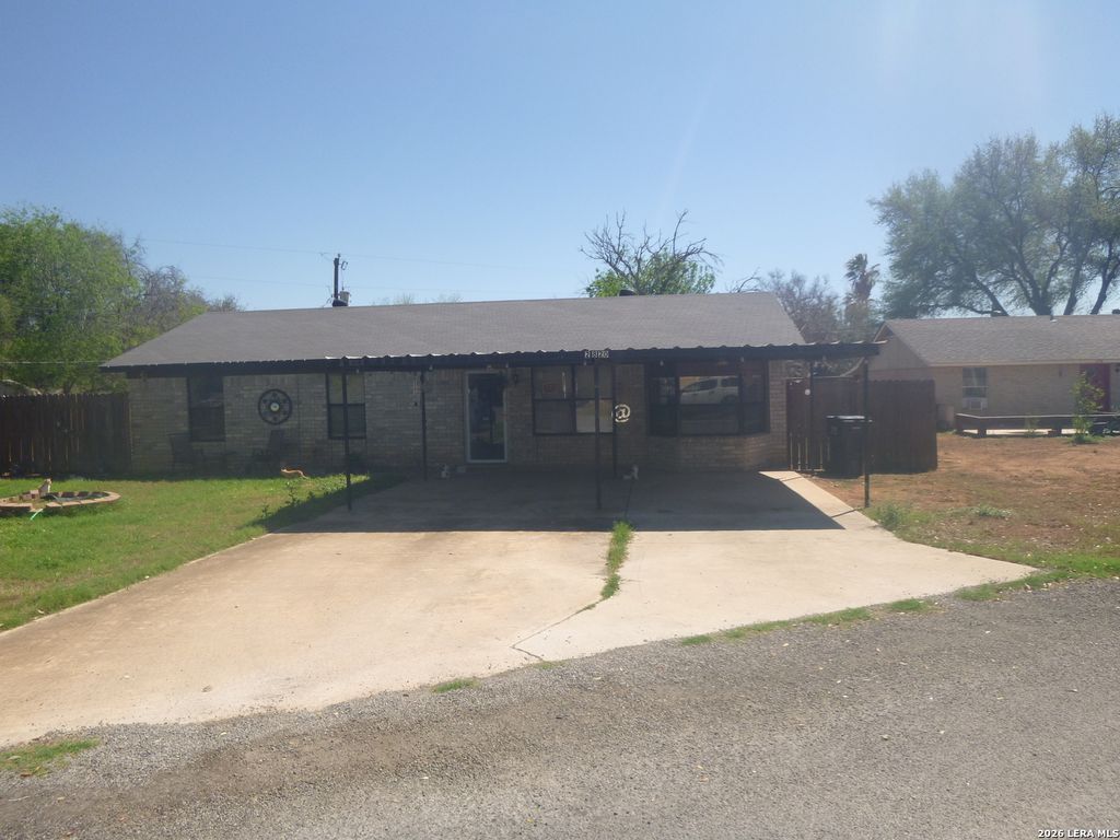 2820 County Road 1129, Pearsall, TX 78061