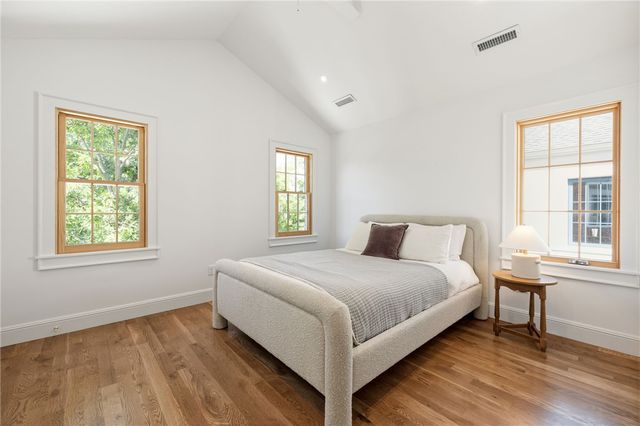 351 SE 4th Street, Bentonville, AR 72712