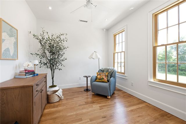 351 SE 4th Street, Bentonville, AR 72712