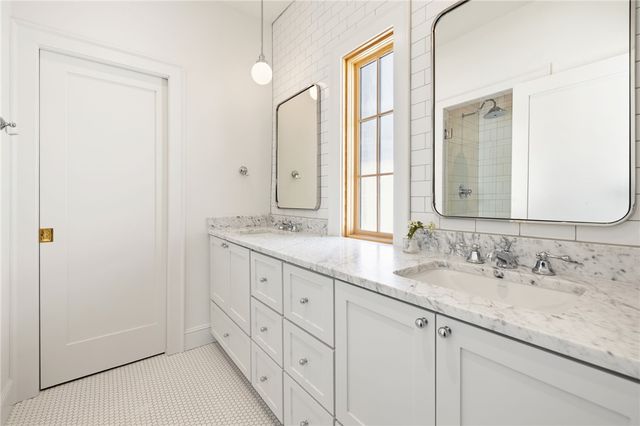 351 SE 4th Street, Bentonville, AR 72712