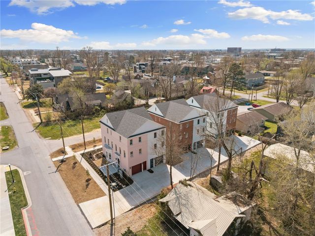 351 SE 4th Street, Bentonville, AR 72712