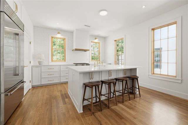 351 SE 4th Street, Bentonville, AR 72712