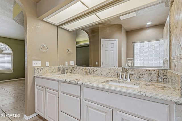 170 CHERRY HILL Lane, Santa Teresa, NM 88008