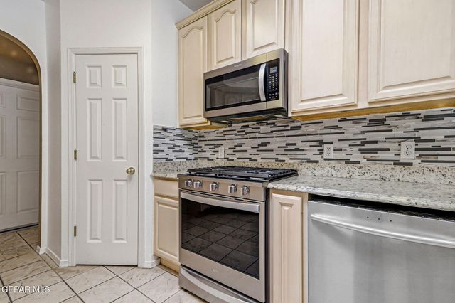 170 CHERRY HILL Lane, Santa Teresa, NM 88008