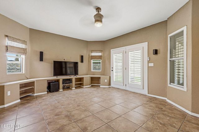 170 CHERRY HILL Lane, Santa Teresa, NM 88008