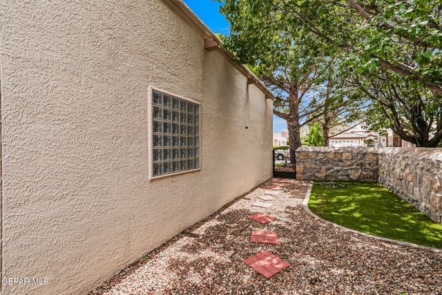 170 CHERRY HILL Lane, Santa Teresa, NM 88008