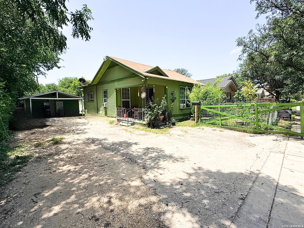 1110 W LYNWOOD AVE, San Antonio, TX 78201