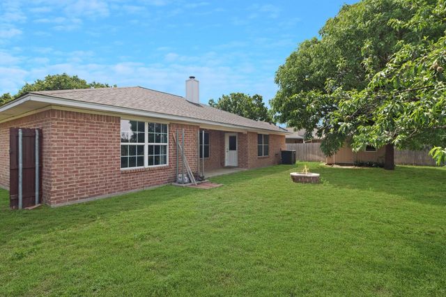 1822 Sharon Drive, Corinth, TX 76210