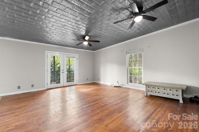 1604 4th Street NE, Hickory, NC 28601