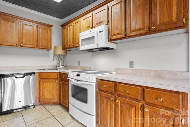 1604 4th Street NE, Hickory, NC 28601