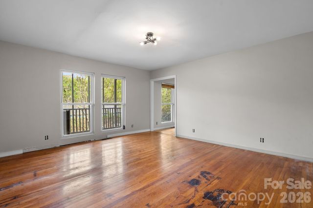 1604 4th Street NE, Hickory, NC 28601