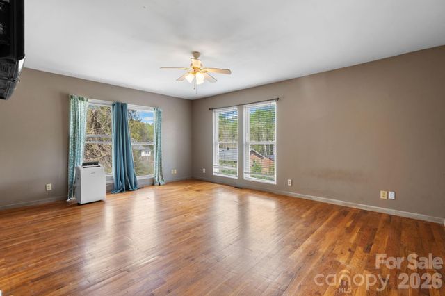 1604 4th Street NE, Hickory, NC 28601