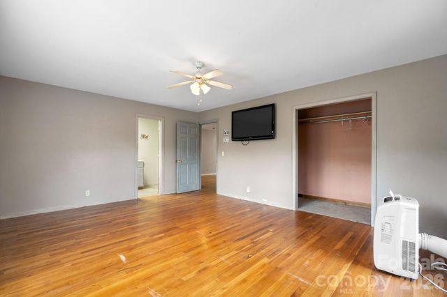 1604 4th Street NE, Hickory, NC 28601