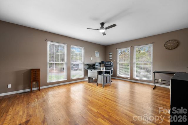 1604 4th Street NE, Hickory, NC 28601