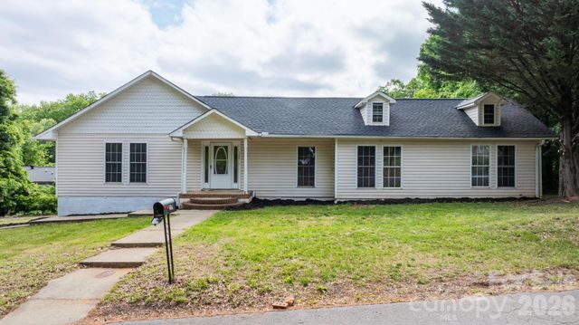 1604 4th Street NE, Hickory, NC 28601