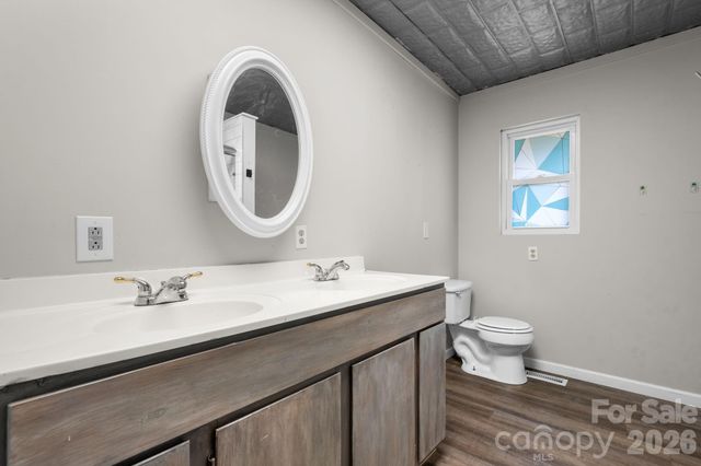1604 4th Street NE, Hickory, NC 28601