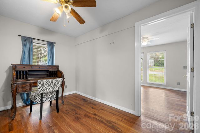 1604 4th Street NE, Hickory, NC 28601
