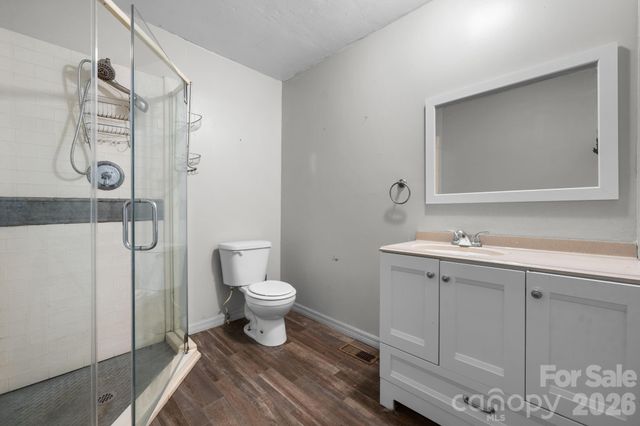 1604 4th Street NE, Hickory, NC 28601