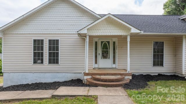 1604 4th Street NE, Hickory, NC 28601